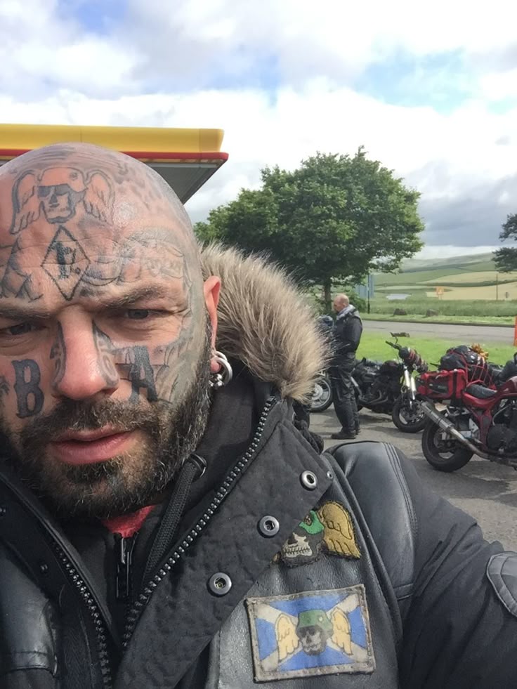 files/Not_sure_about_full_face_tattoos_and_bald_head_tattoos__But_this_guy_looks_like_someone_nobody_would_mess_with.jpg